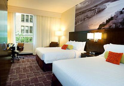 Courtyard By Marriott Center Hotel