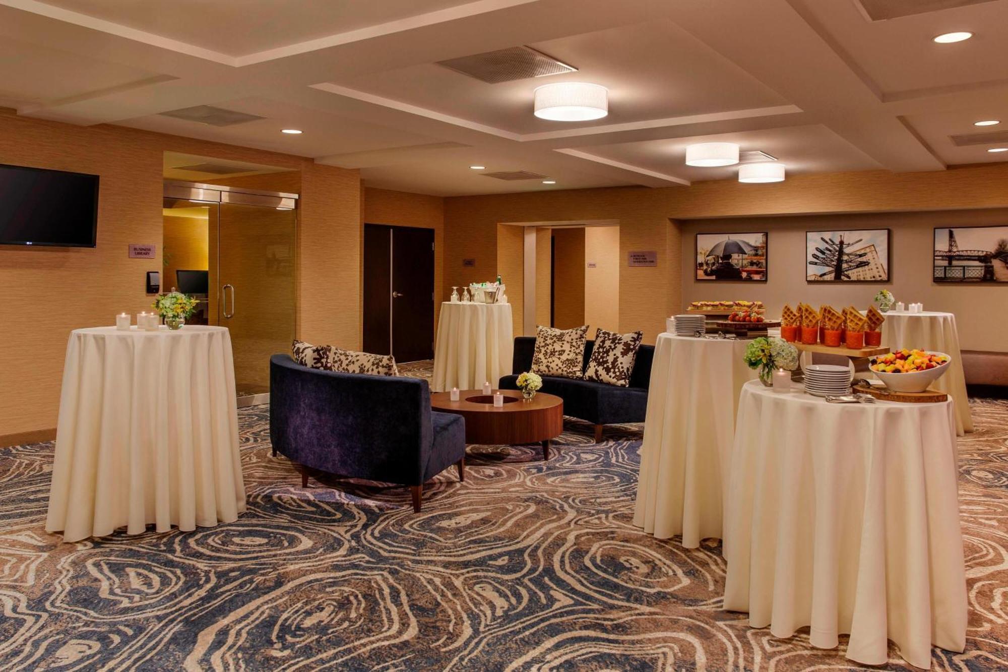 Courtyard By Marriott Center 4*