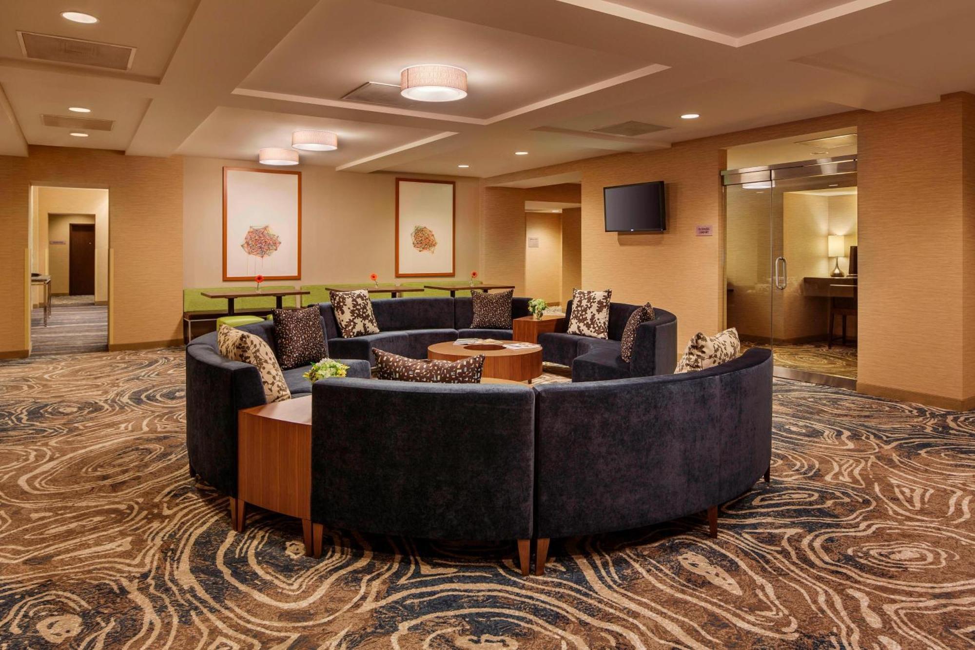 Courtyard By Marriott Center Hotel Portland
