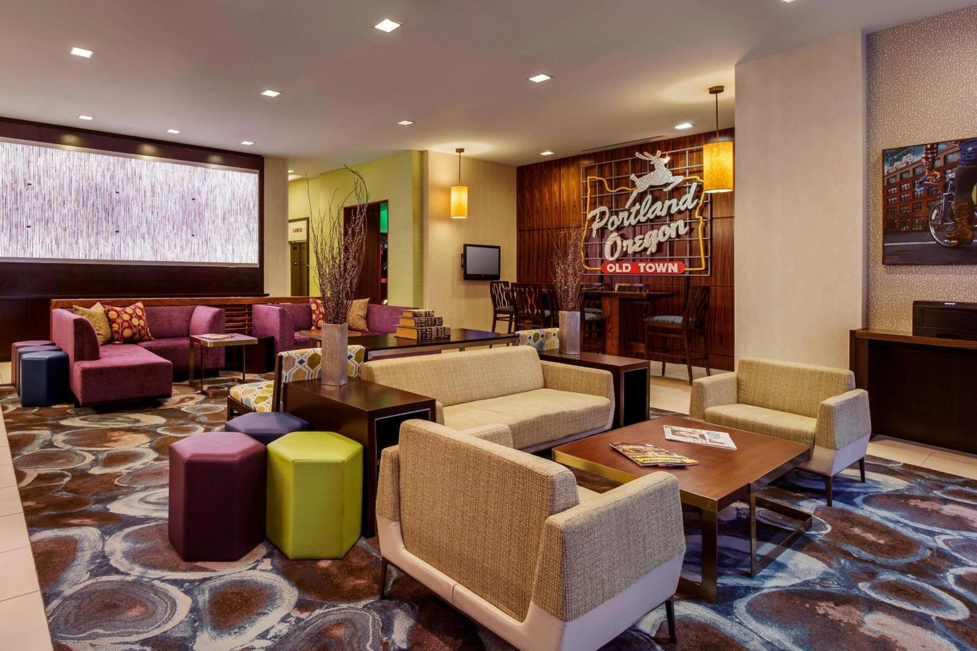 Courtyard By Marriott Center Hotel