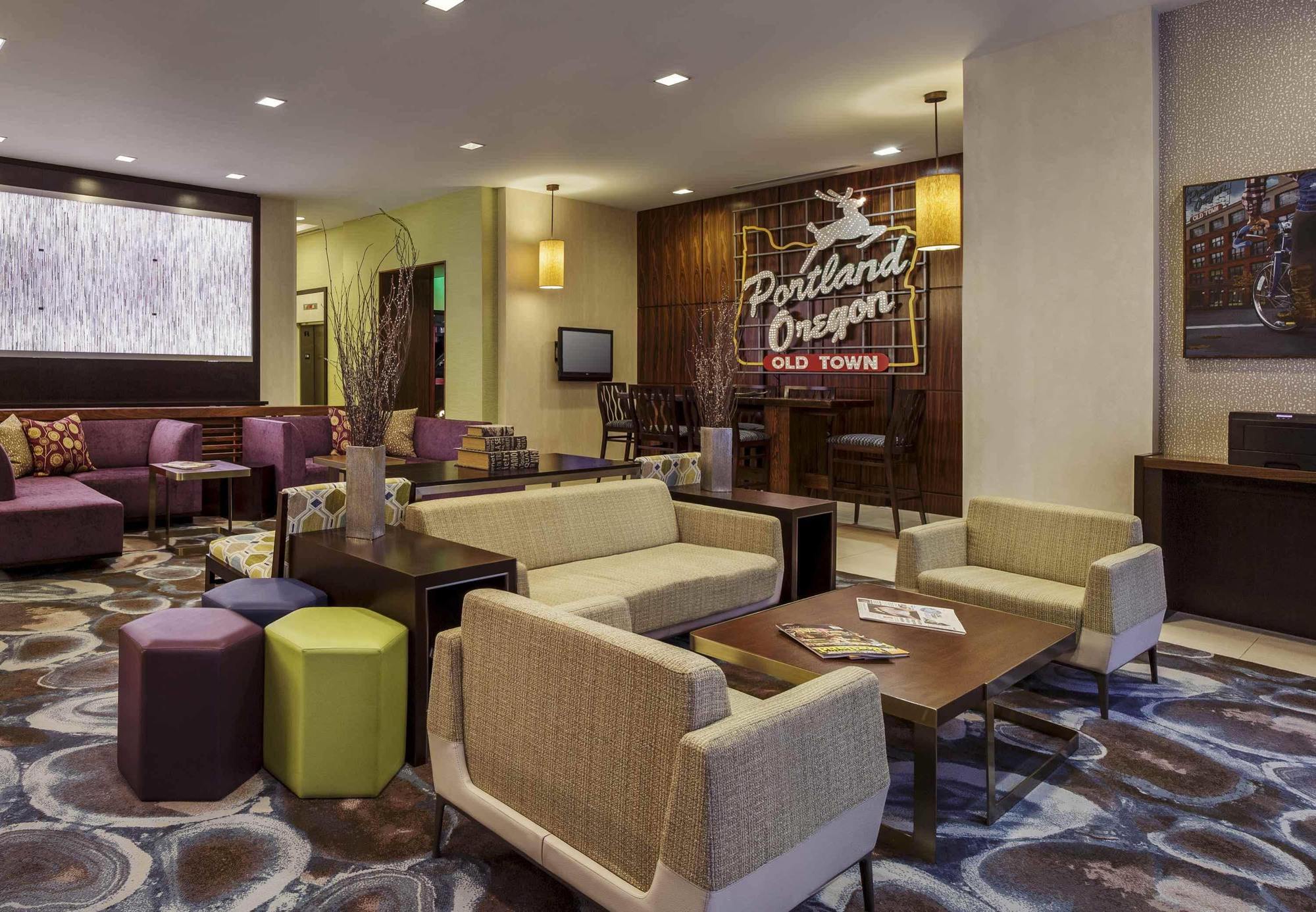 Courtyard By Marriott Center Hotel