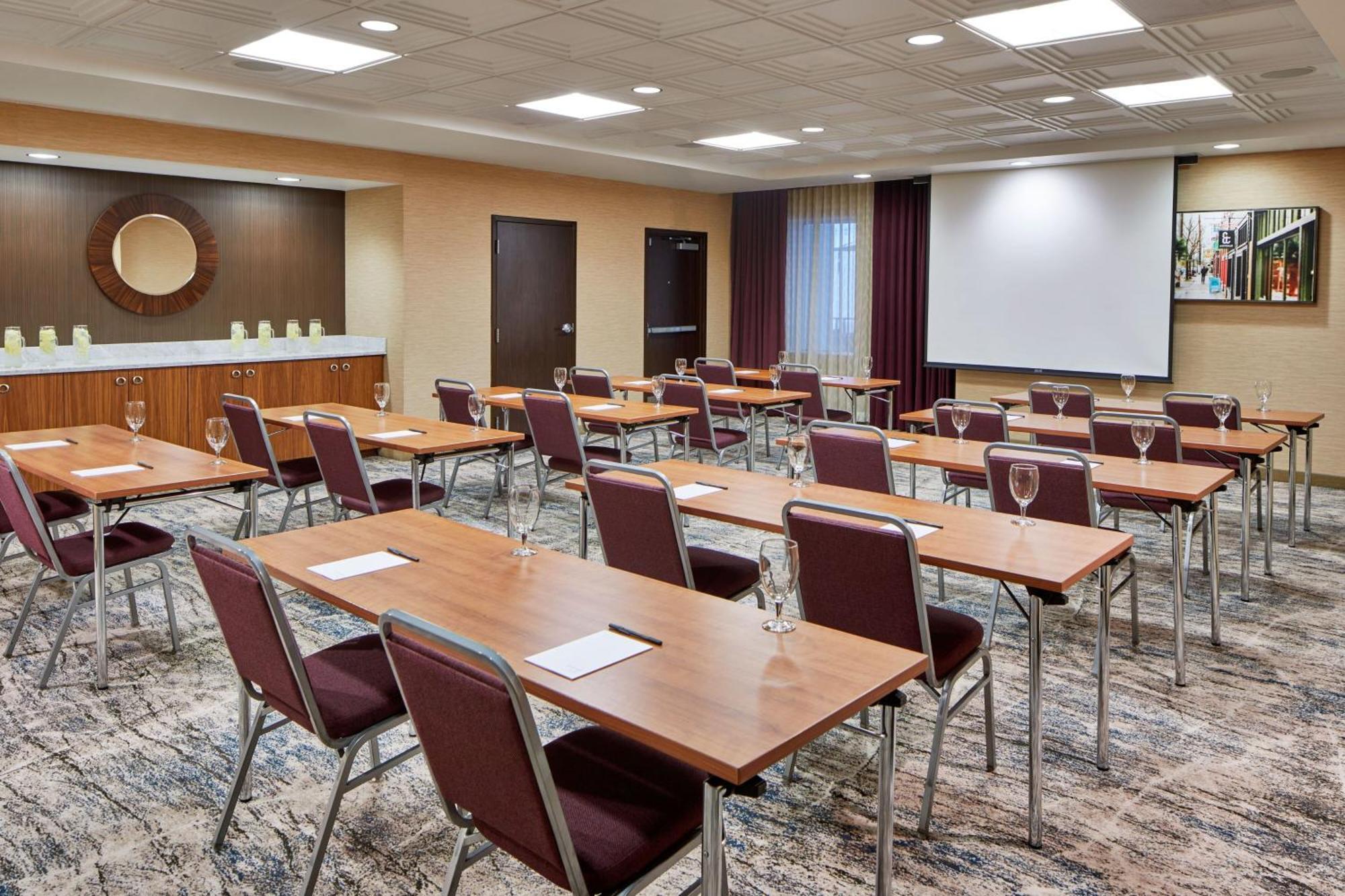 Courtyard By Marriott Center Portland