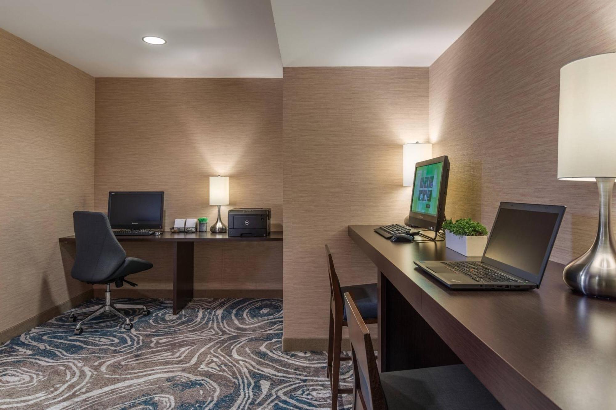 Courtyard By Marriott Center Hotel 4*